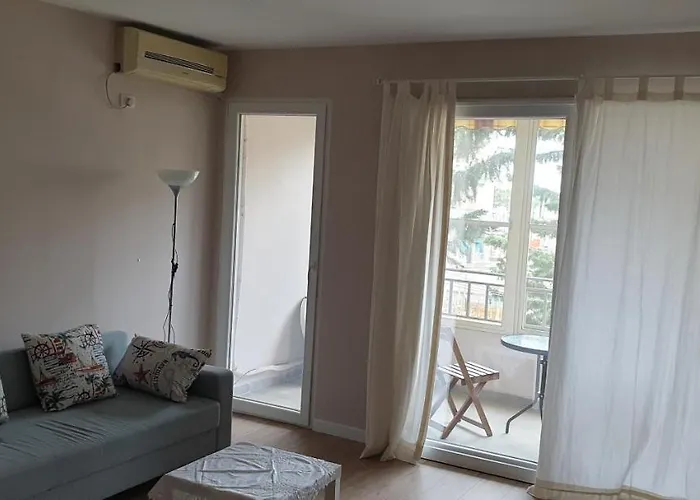 Near Apartment. Lägenhet Golem (Tirana)