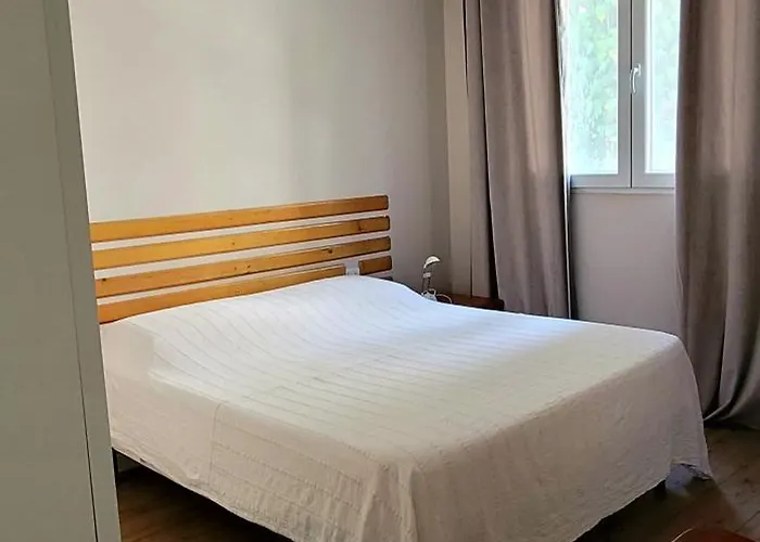 Near Apartment. Lägenhet Golem (Tirana)